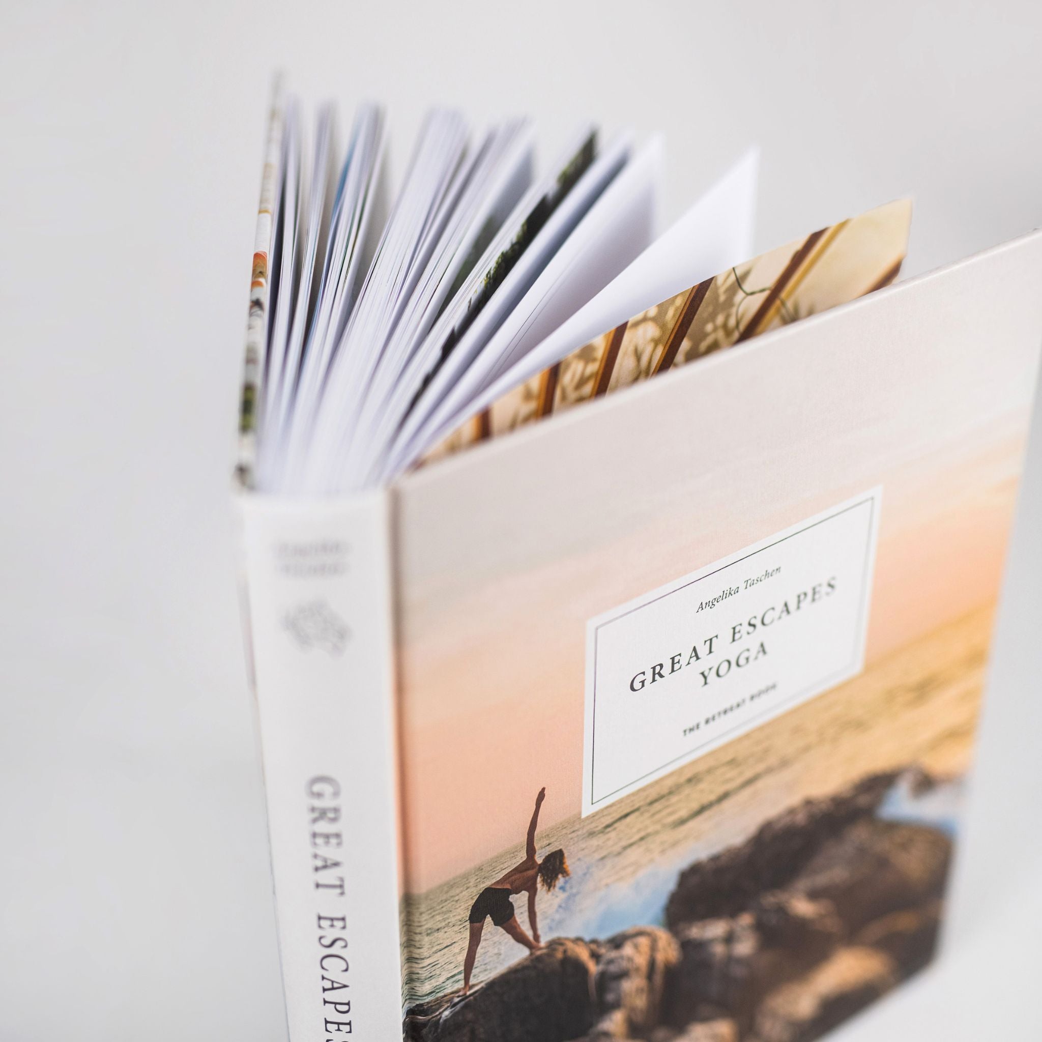 GREAT ESCAPES YOGA by Angelika Taschen