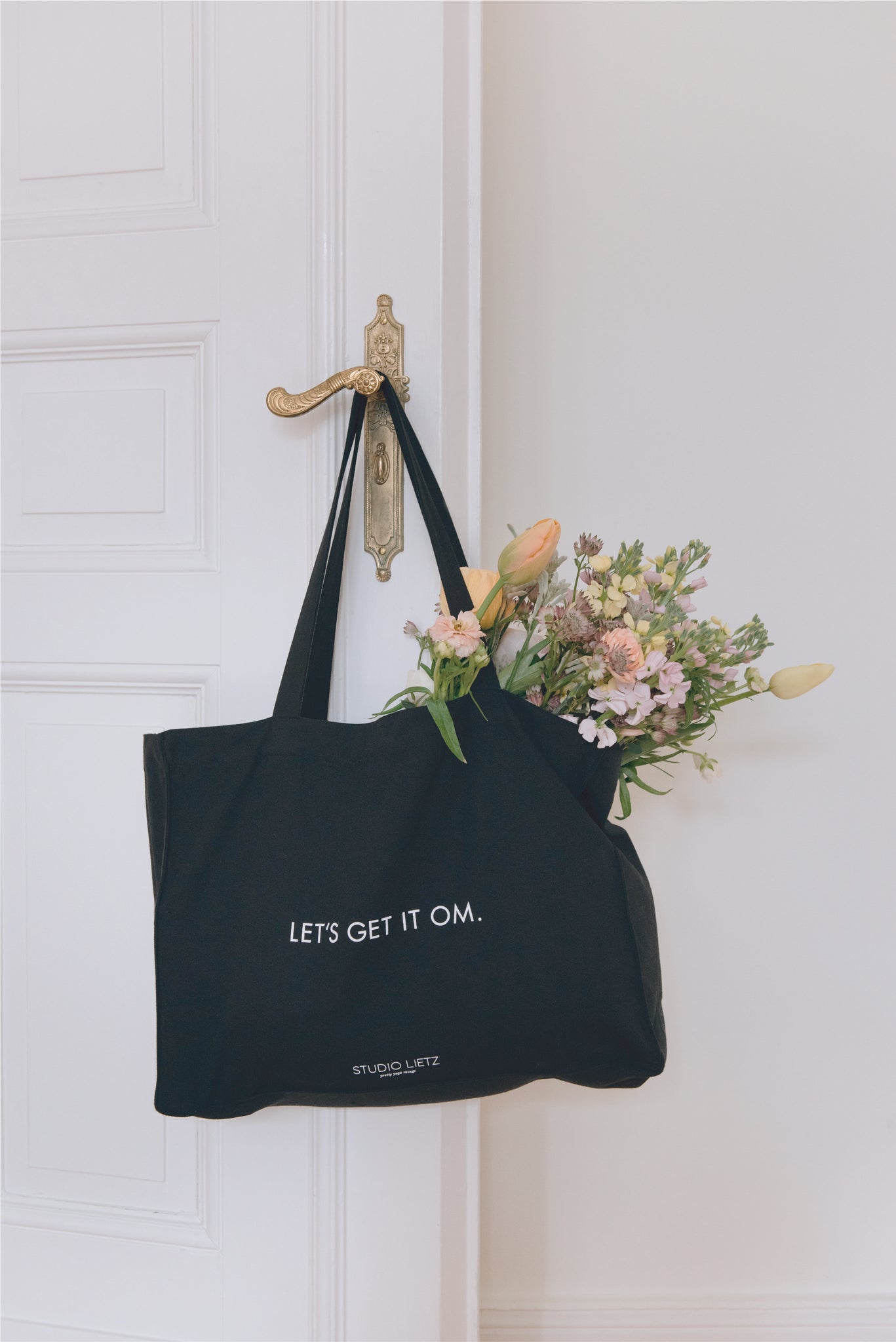THE MAXI TOTE | LET'S GET IT OM.